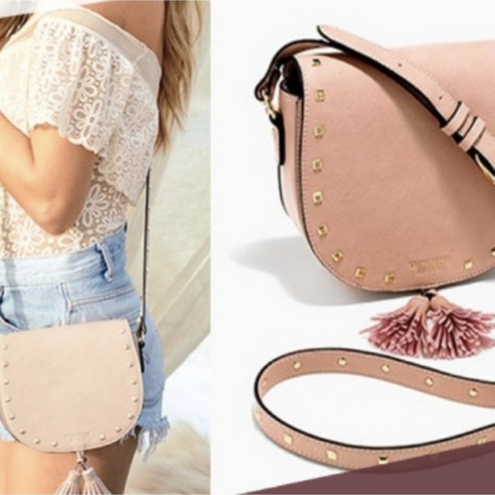 𝅺Victoria's Secret crossbody small light pink purse